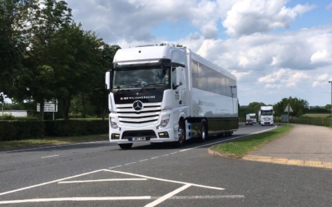 奔驰阿克托斯半挂车车队炸街