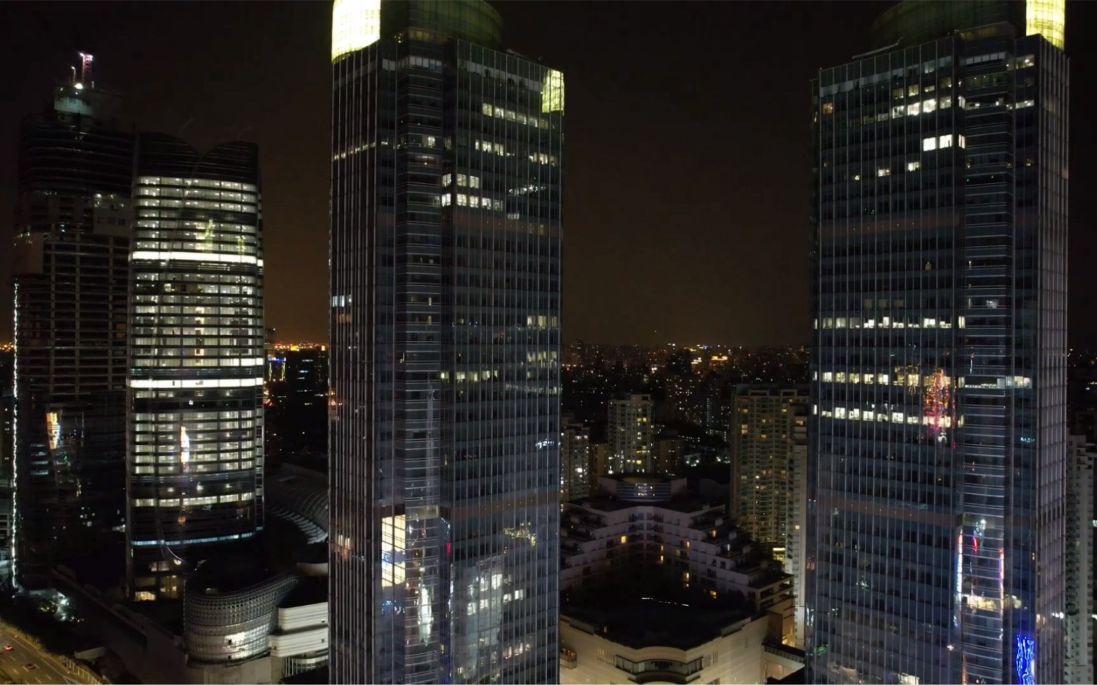 [图]上海徐汇区徐家汇正中心的夜景（航拍需要向公安部门报备）