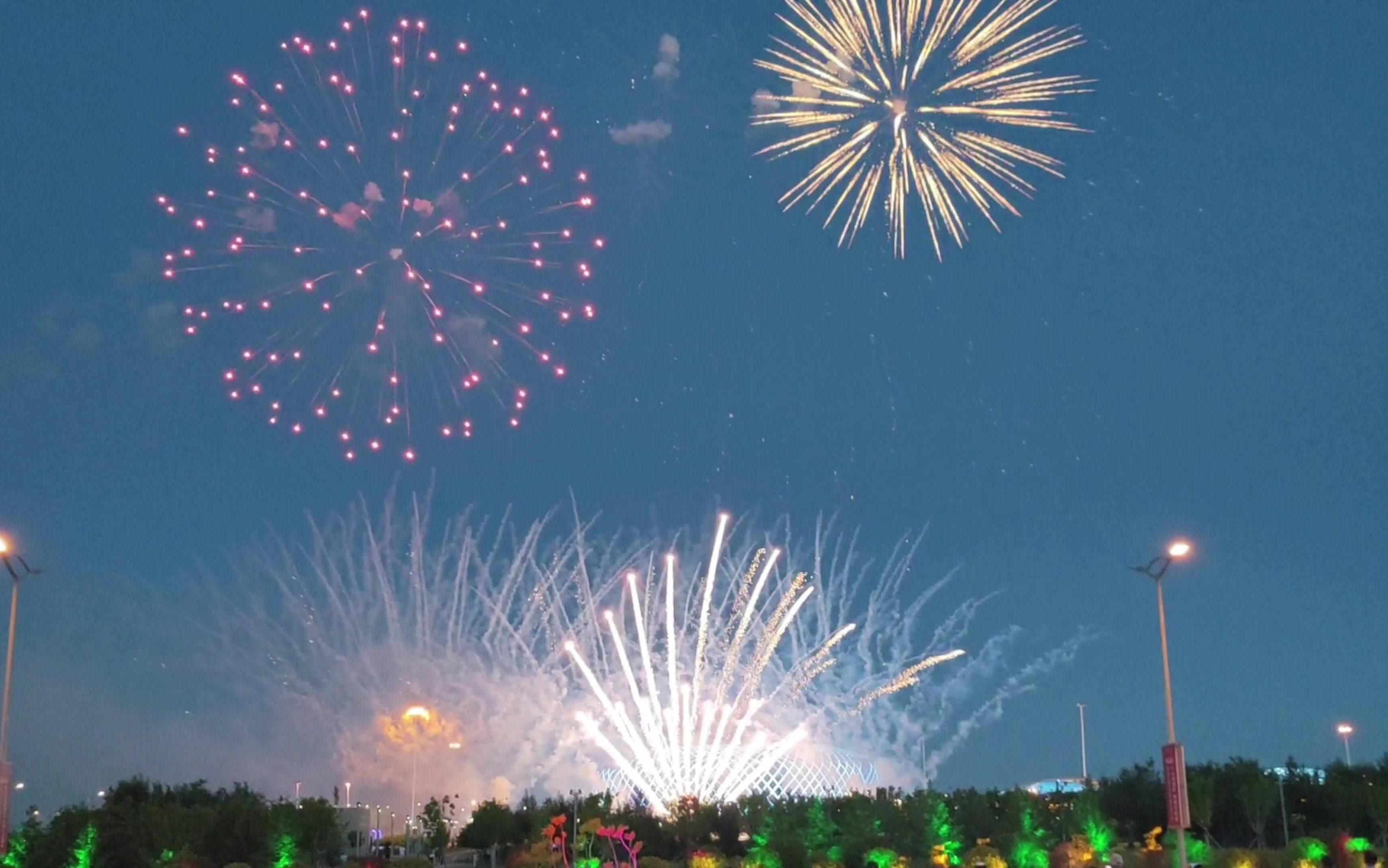 【喰燚】带你看看乌珠穆沁草原上的烟花表演_哔哩哔哩_bilibili