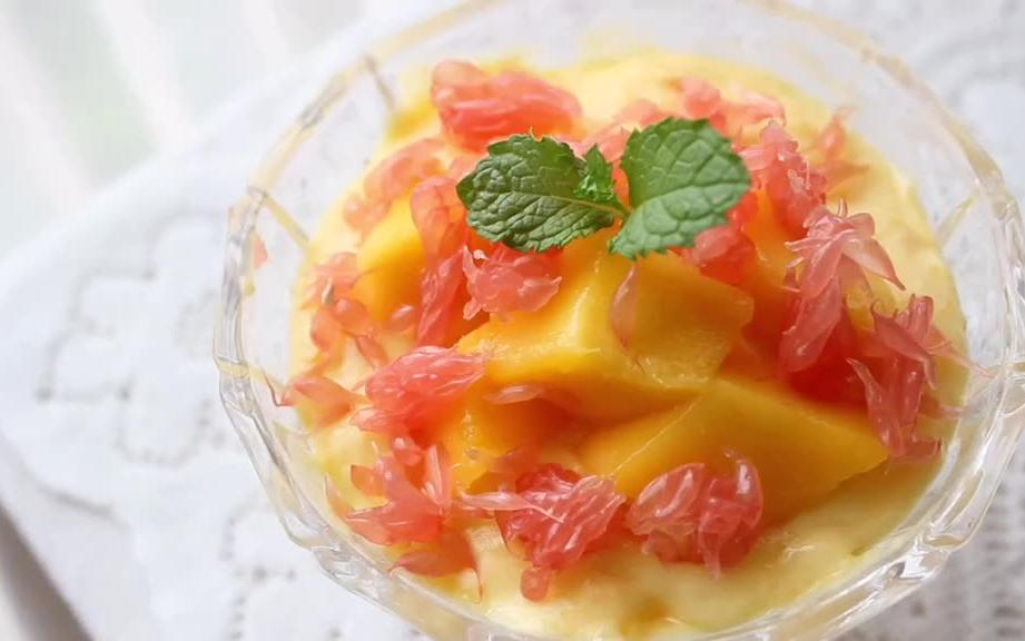 夏日甜品 网红冰镇杨枝甘露,芒果和西柚搭一起的颜色真的很夏天.