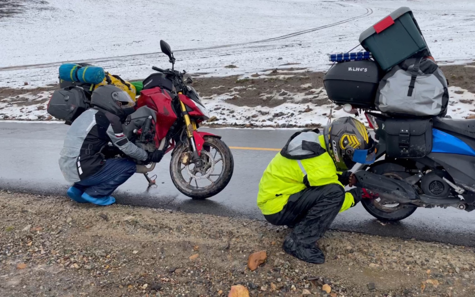 还没进入阿里中线就往回走了,路上遭遇大雪摸排气管取暖,雄巴乡做了三天核酸就往改则县走了哔哩哔哩bilibili