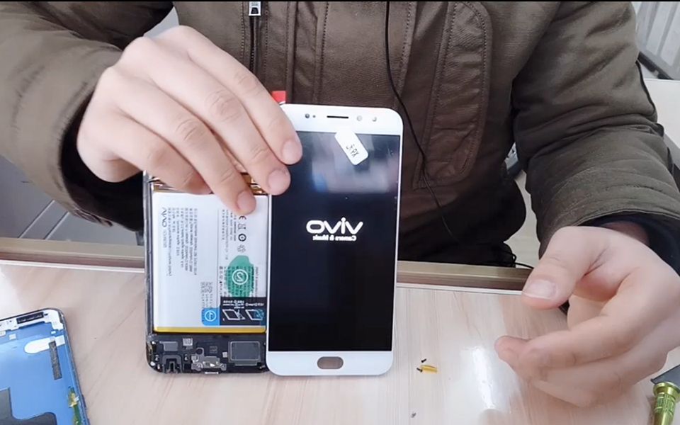 国产手机换屏维修顾客vivox9s手机屏幕损坏换屏多少钱黑色手机全县都