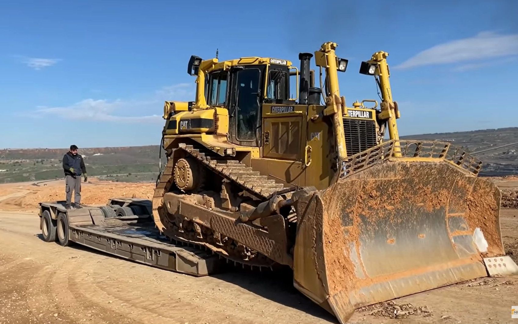 推土机上板车,板车居然还可以分体!