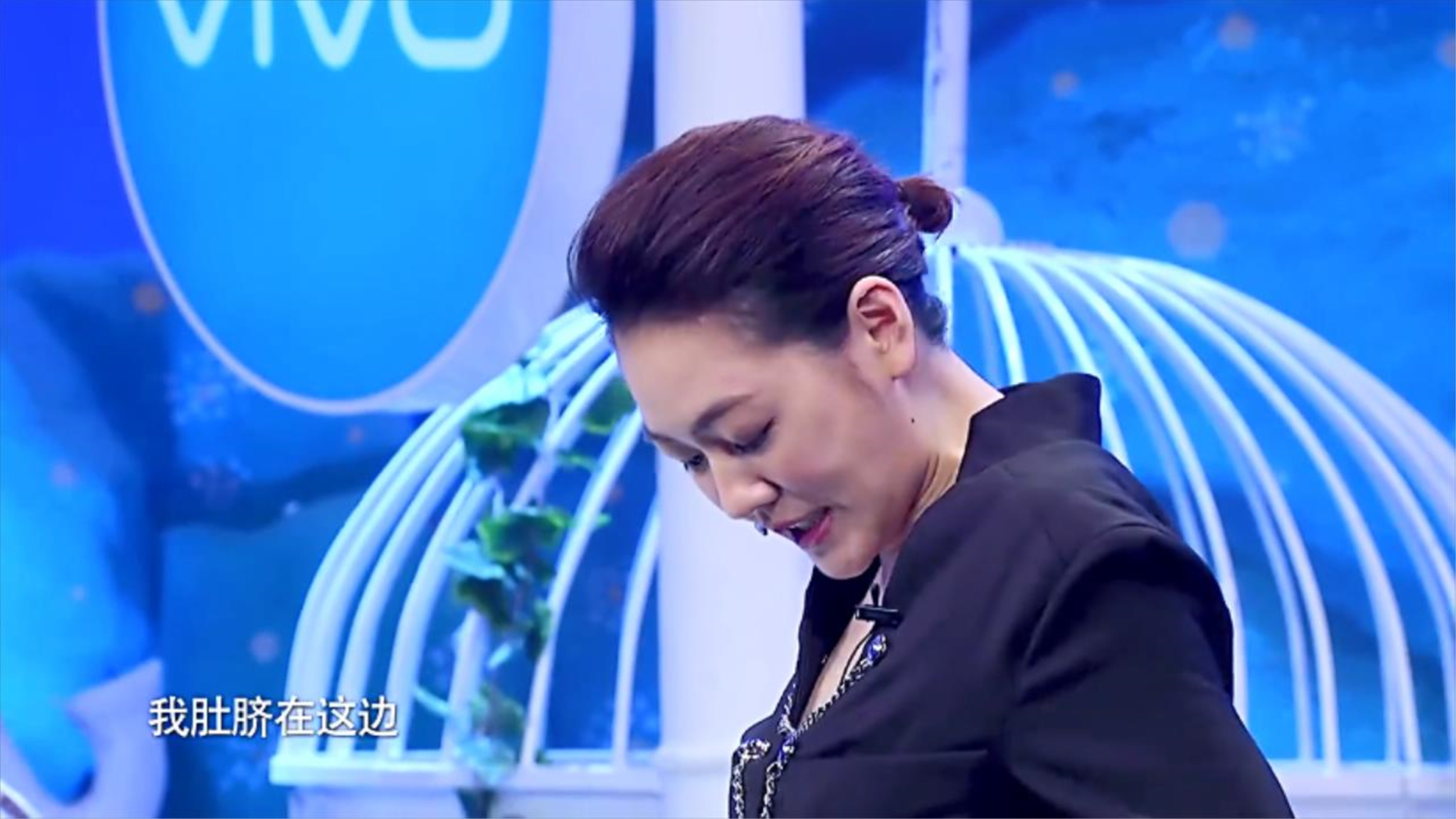 《姐姐好饿2》小s挑战杨幂意外暴露天生歪肚脐_哔哩哔哩 (゜-゜)つロ