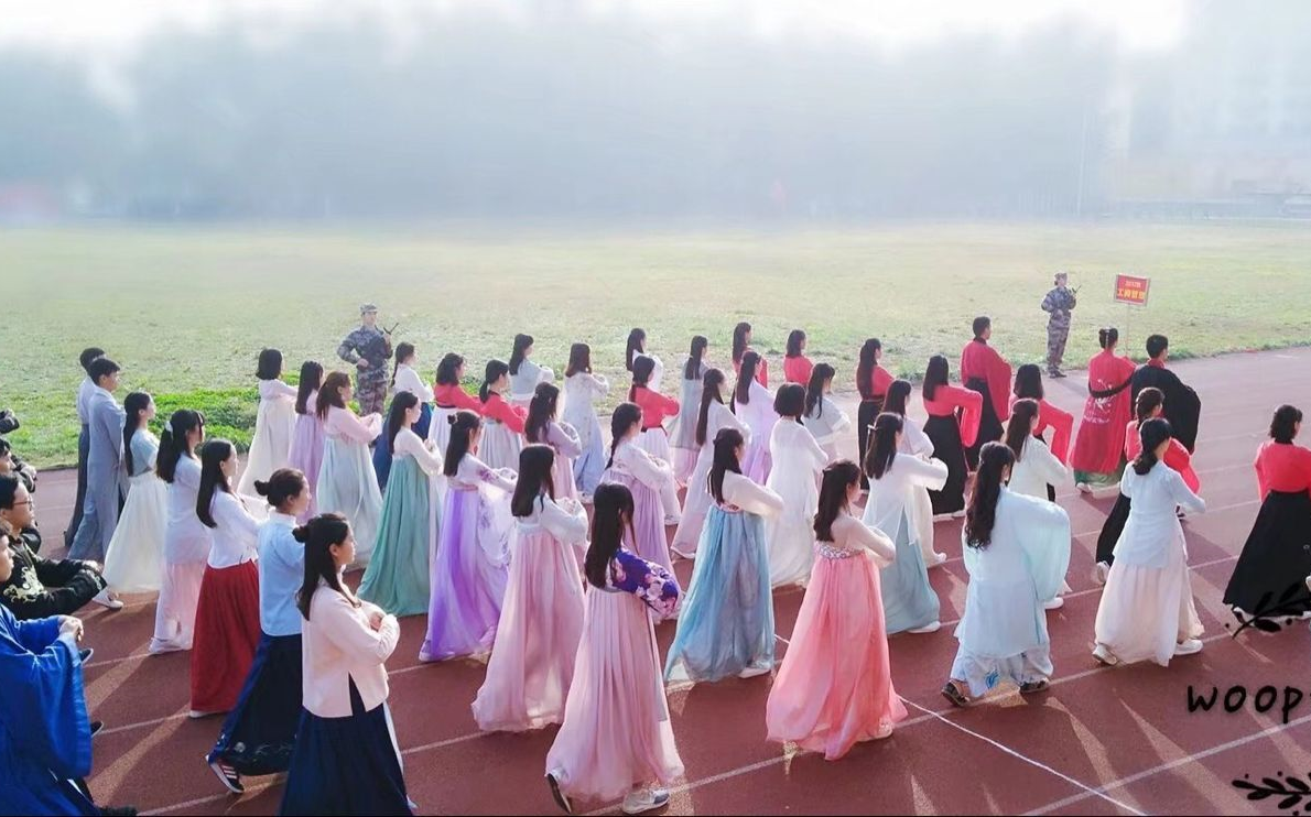 [图]【汉服方阵】河南省郑州大学运动会开幕式汉服方阵——着我汉家衣裳，兴我礼仪之邦