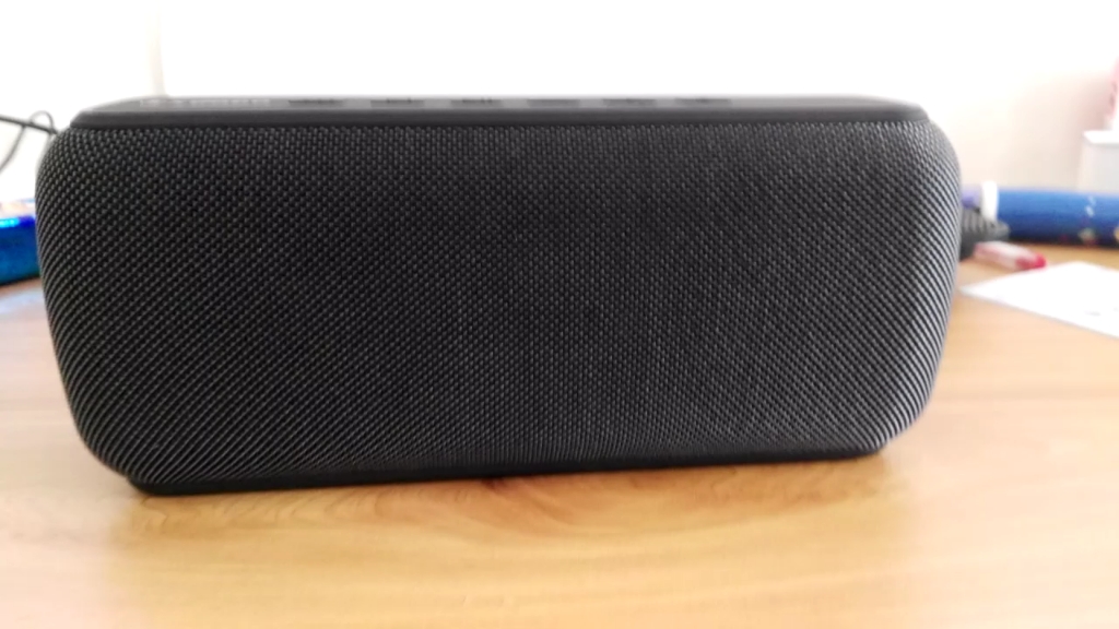 试听喜多宝x8蓝牙音箱60w试了一下感觉还可以音量非常大是个户外室内