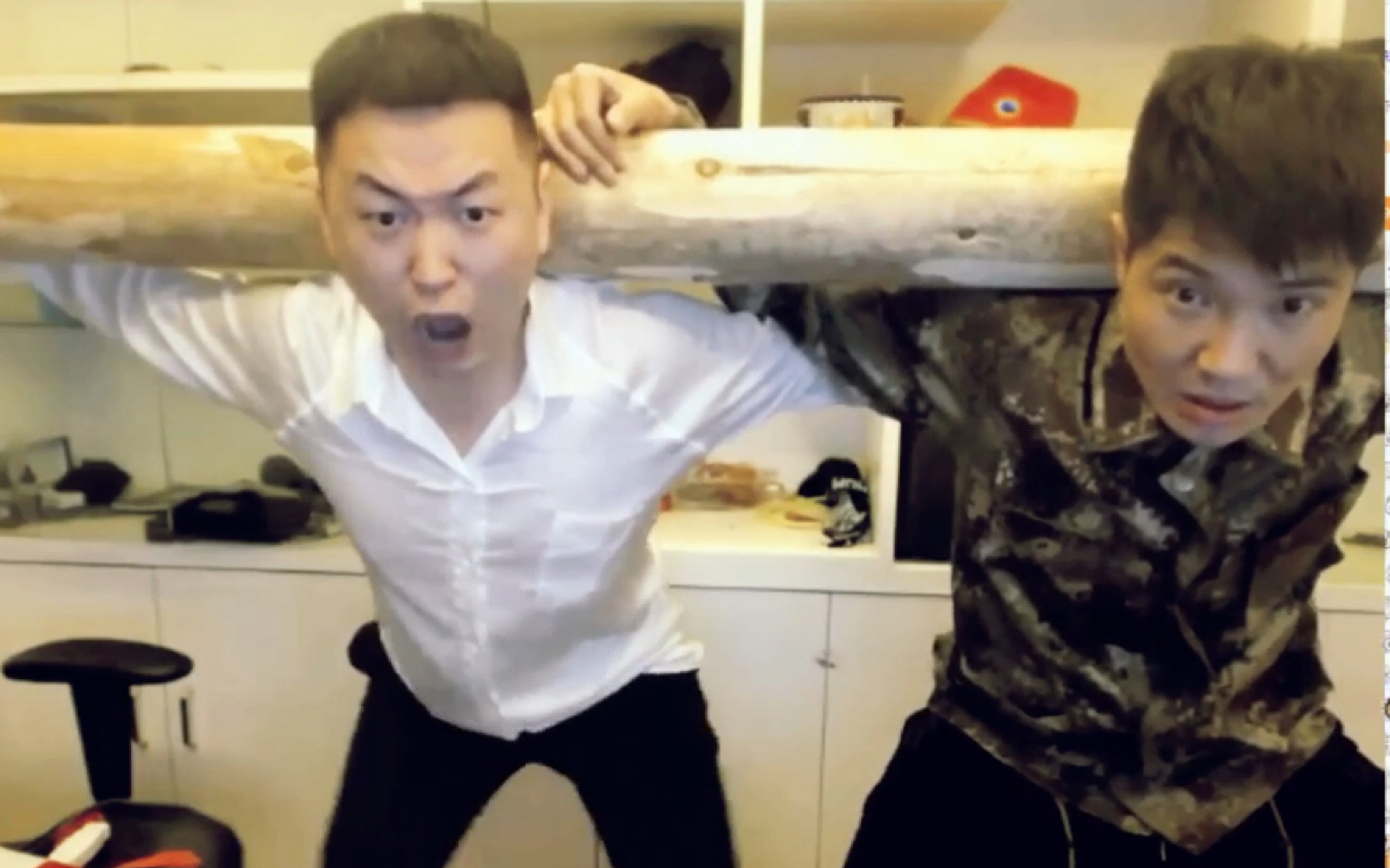 药水哥能不能坚持能真男人药水塔子哥扛圆木军训