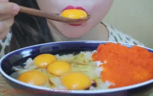 Tải video: 【LINH】玲姐生鸡蛋鱼子酱拌饭～第二弹