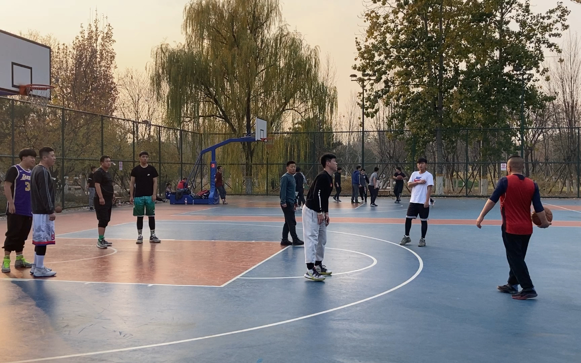 野球场贝弗利当然是要疯狂地撕咬你说呢