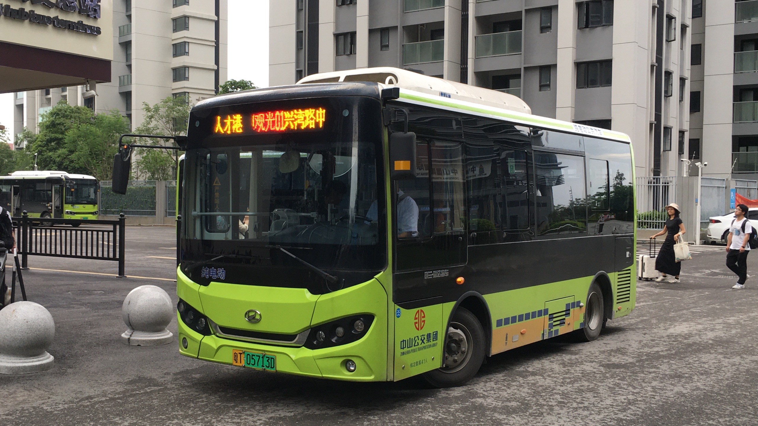 深圳东部公交byd6871b2ev1