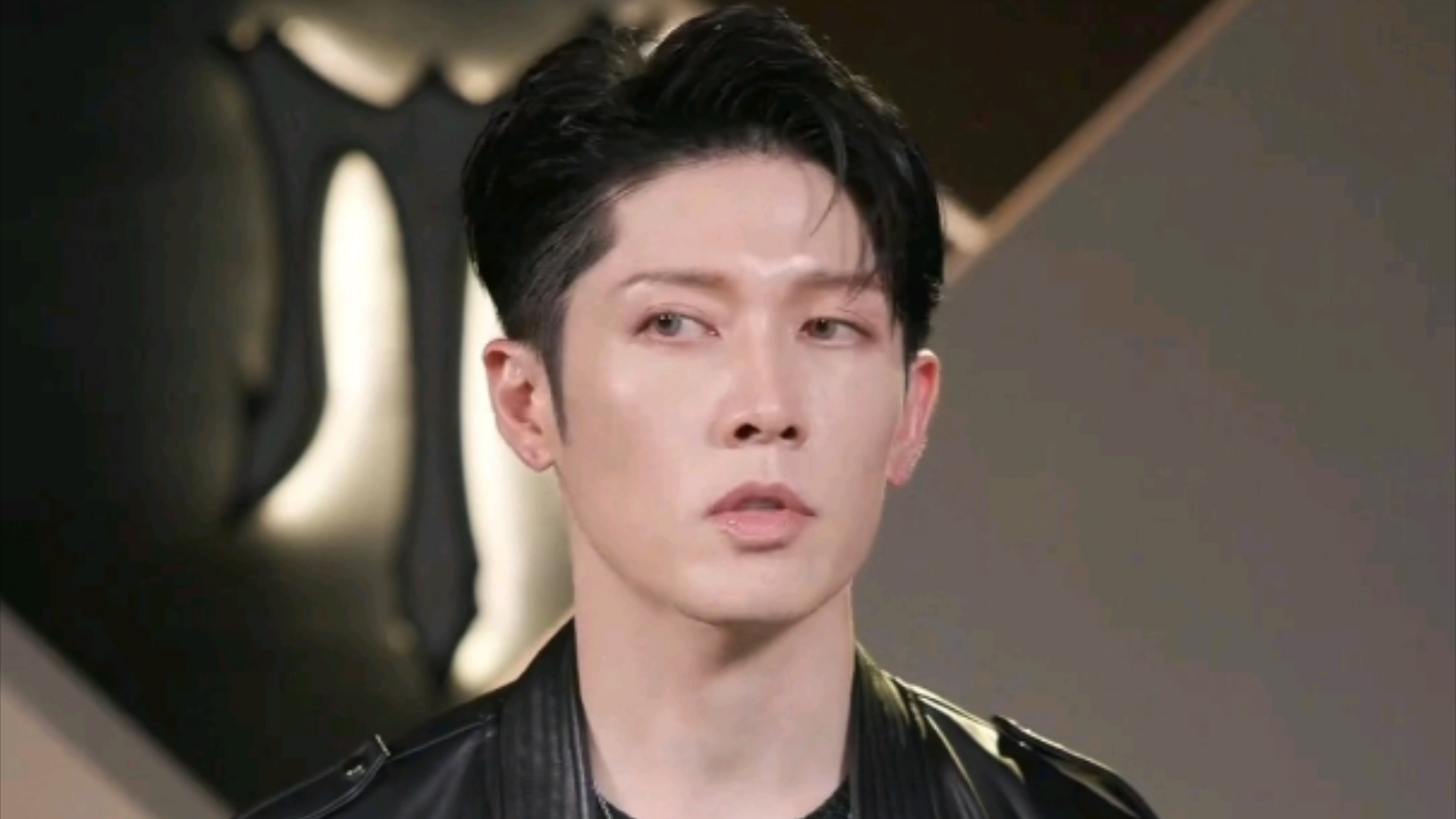 雅miyavi抖音大明星采访~ 最近经常和孩子们说中文,每天都有中日英三语言对话练习,希望将来可以和孩子一起说中文~哔哩哔哩bilibili