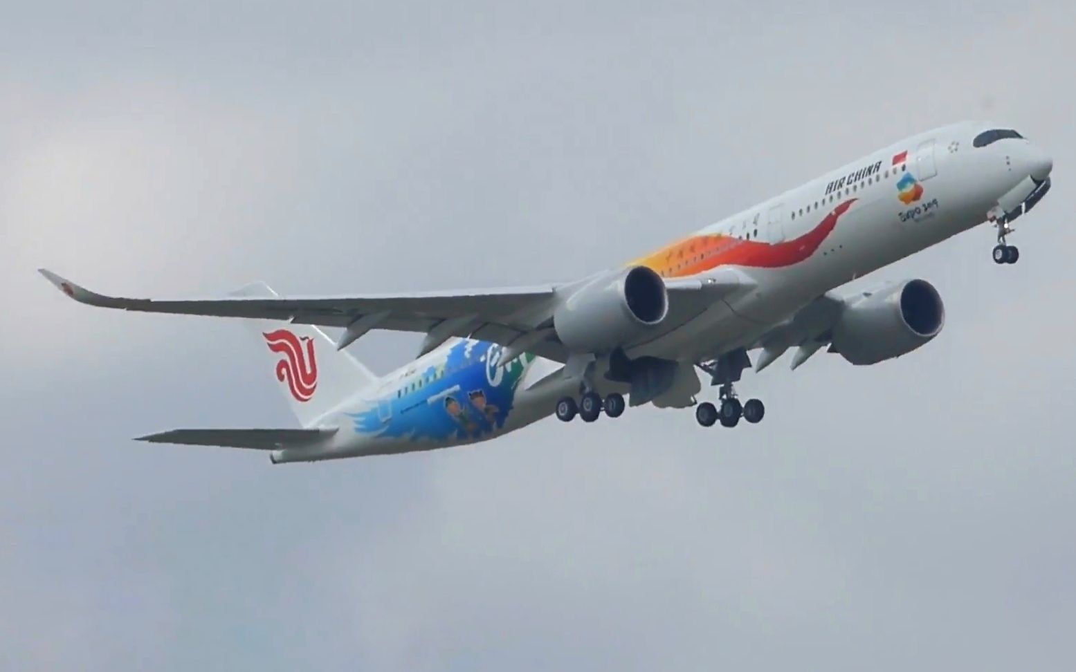 中国国际航空空客a350b1083世园会彩绘图卢兹布拉尼亚克机场起降试验