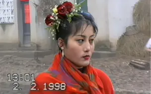 Скачать видео: 1998年的安徽池州婚礼，23年后他们的女儿很像爸爸