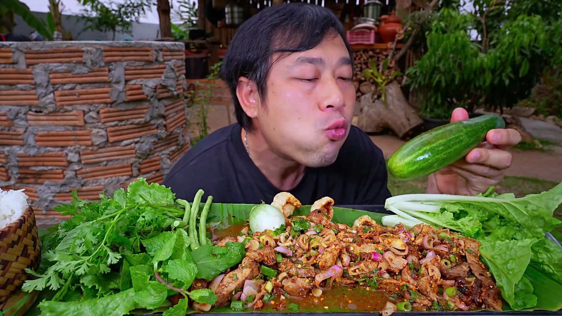 香喷喷的泰式小炒肉 焦香四溢 太下饭拉~ 中字幕 泰国大叔