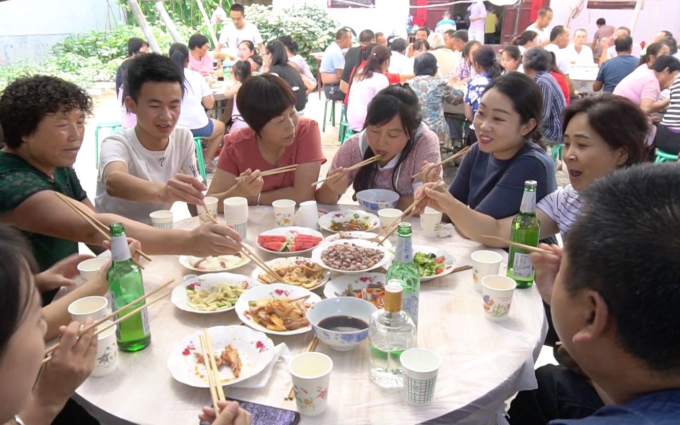 西北农村祭祖,邀请全村人摆酒宴,这种风俗你见过吗?哔哩哔哩bilibili