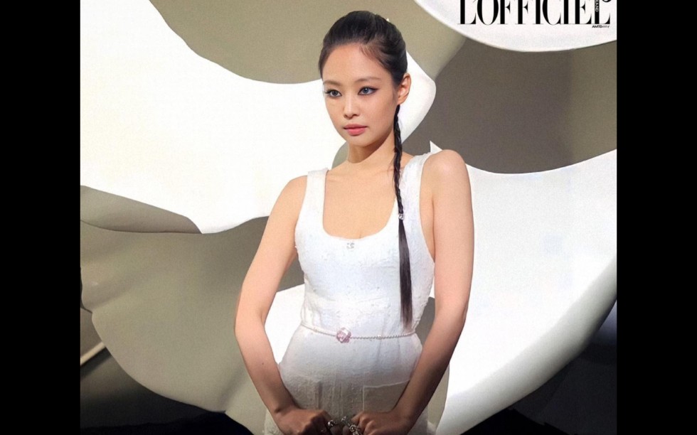 jennie今日出席chanel时装秀,与朴叙俊同台,好美好优雅!