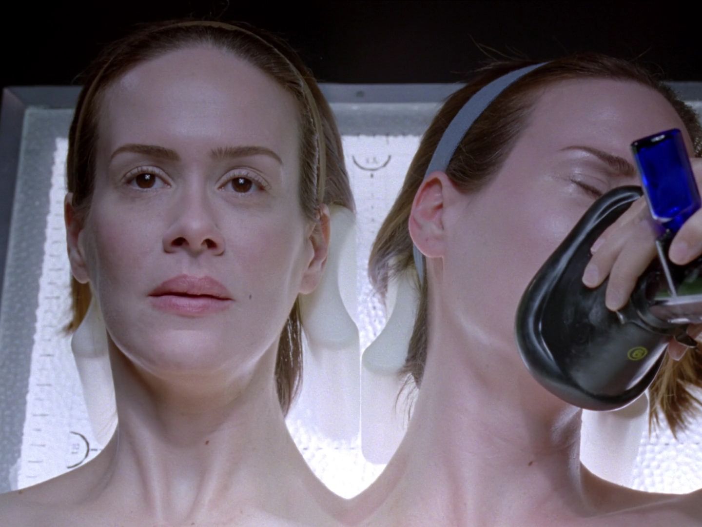 美恐畸形秀第四集:传说如果在万圣节当天演出那么就会召唤出双面恶魔