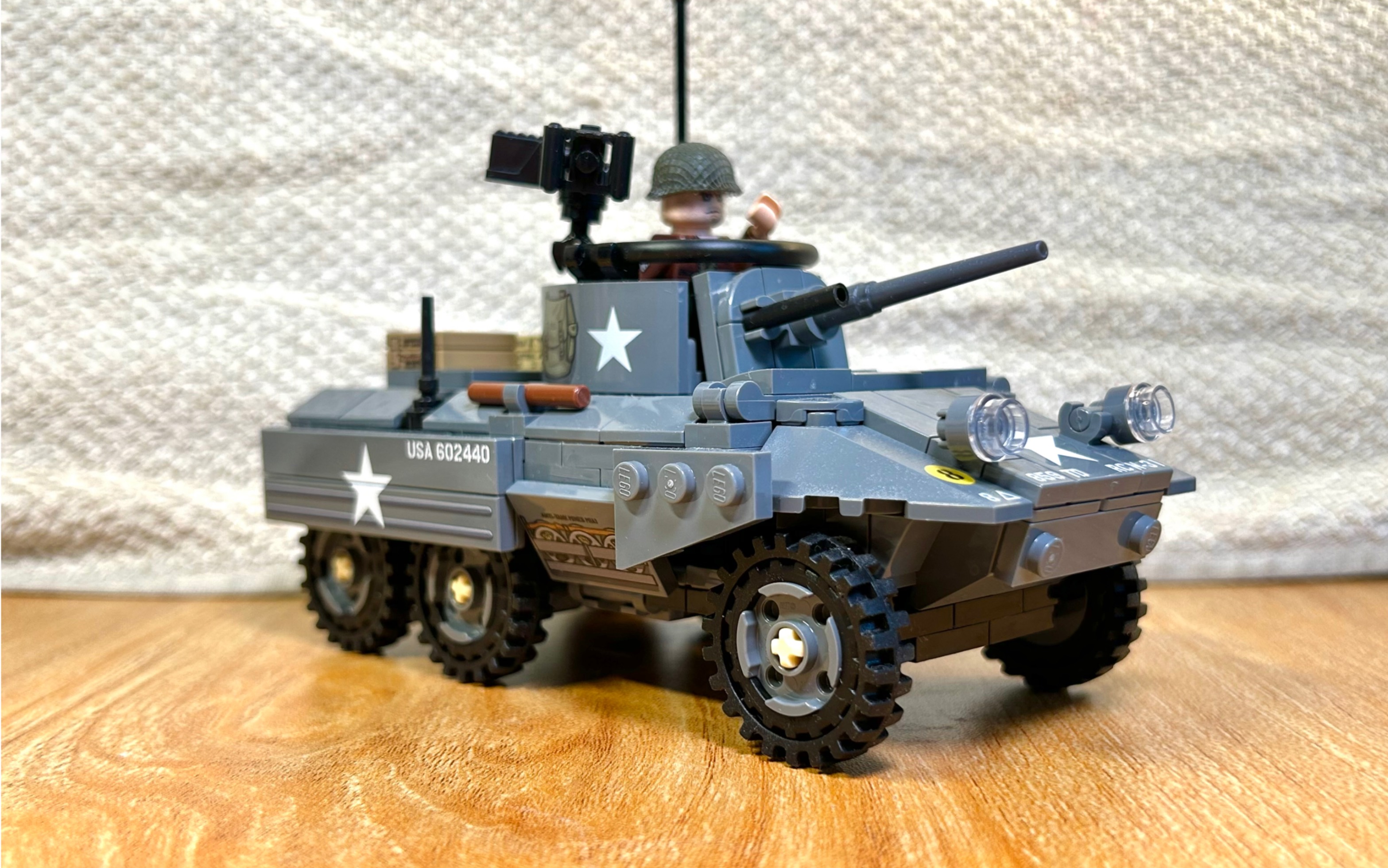 brickmania m8灰狗装甲车