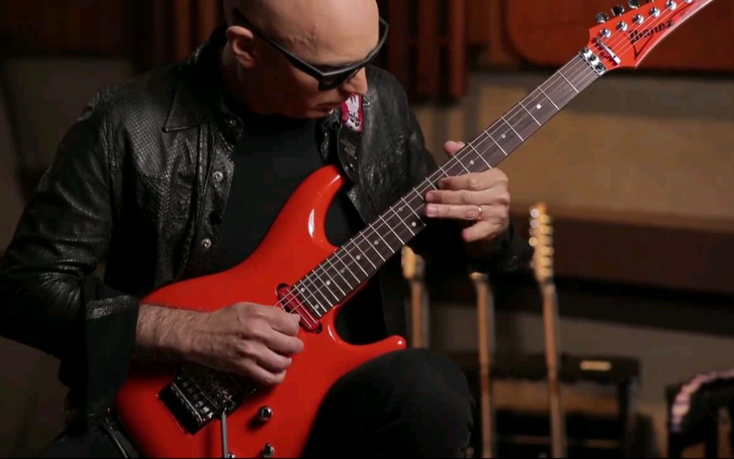 [图]吉他手Joe Satriani和他的拾音器~