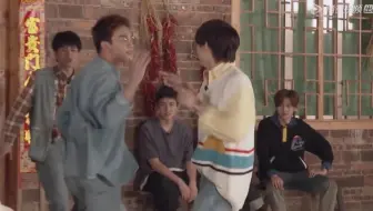 〖姚琛〗怎么又是你两，45每次在一起，画风都有点emm，哈哈哈麻麻看了头大