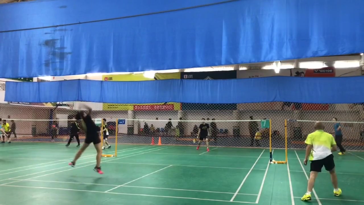 乐动的~羽毛球动作 很标准.