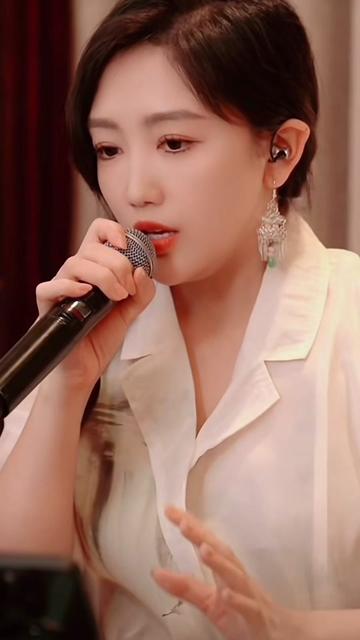 有才驻唱歌星杨雯梓演唱"你来了一阵子"完整版