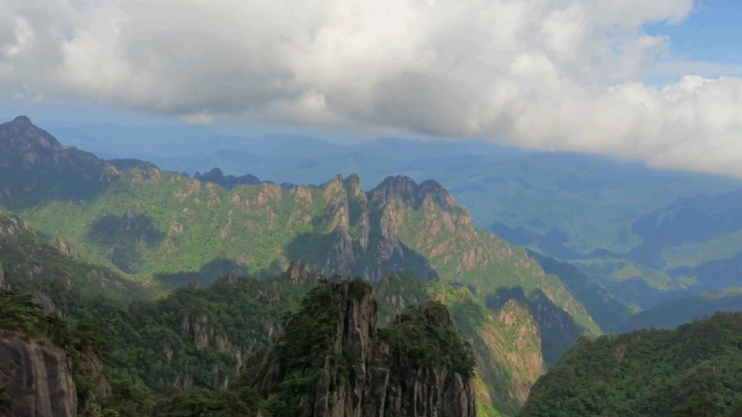 黄山云谷索道白鹅岭上站,观布水峰和仙都峰哔哩哔哩bilibili