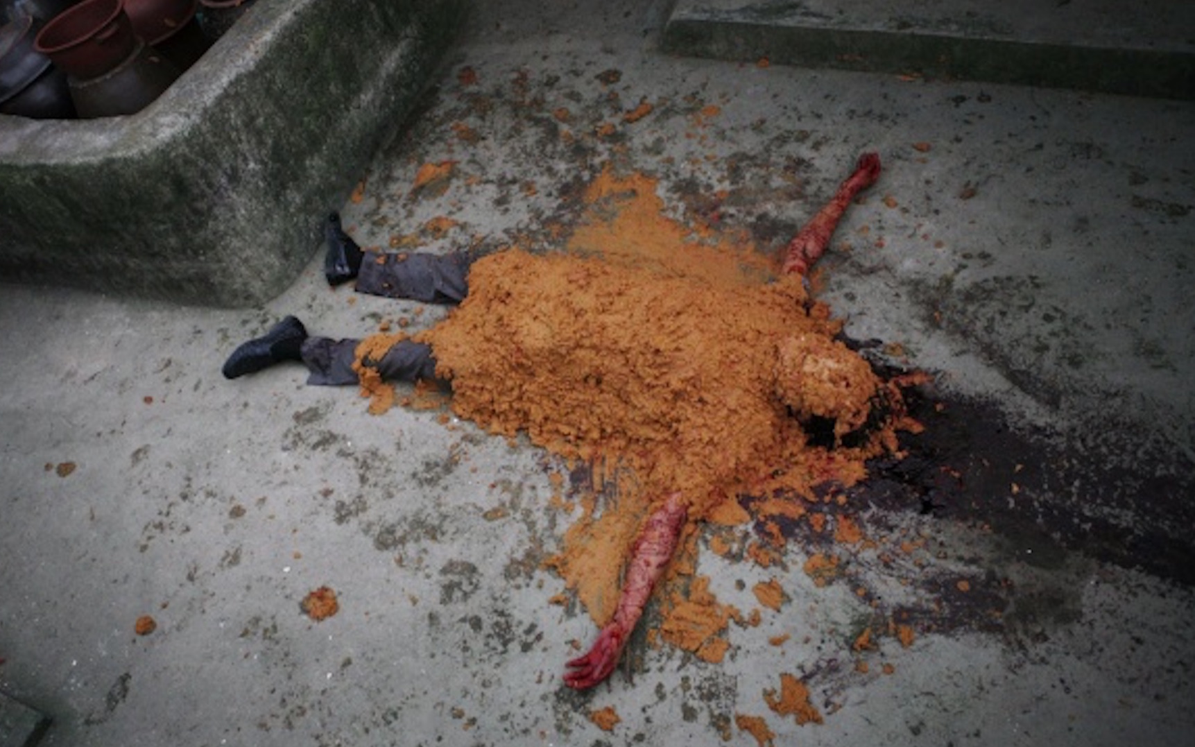 一部韩国人性大片,丈夫侵犯女儿之后,妻子杀光了岛上所有的人!