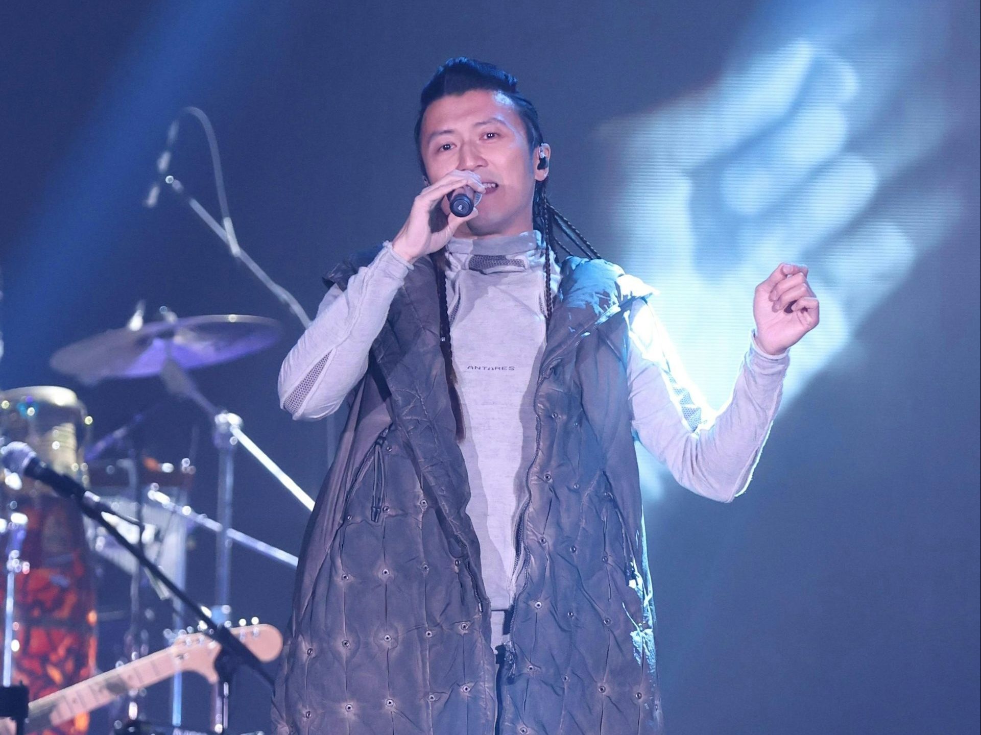 谢霆锋-《玉蝴蝶》live现场(s4全场第二排10倍焦距视角)-20240309