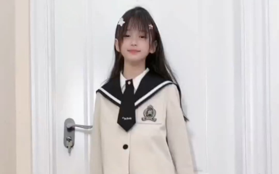 芊糖:而你却靠近了 逼我们视线交错