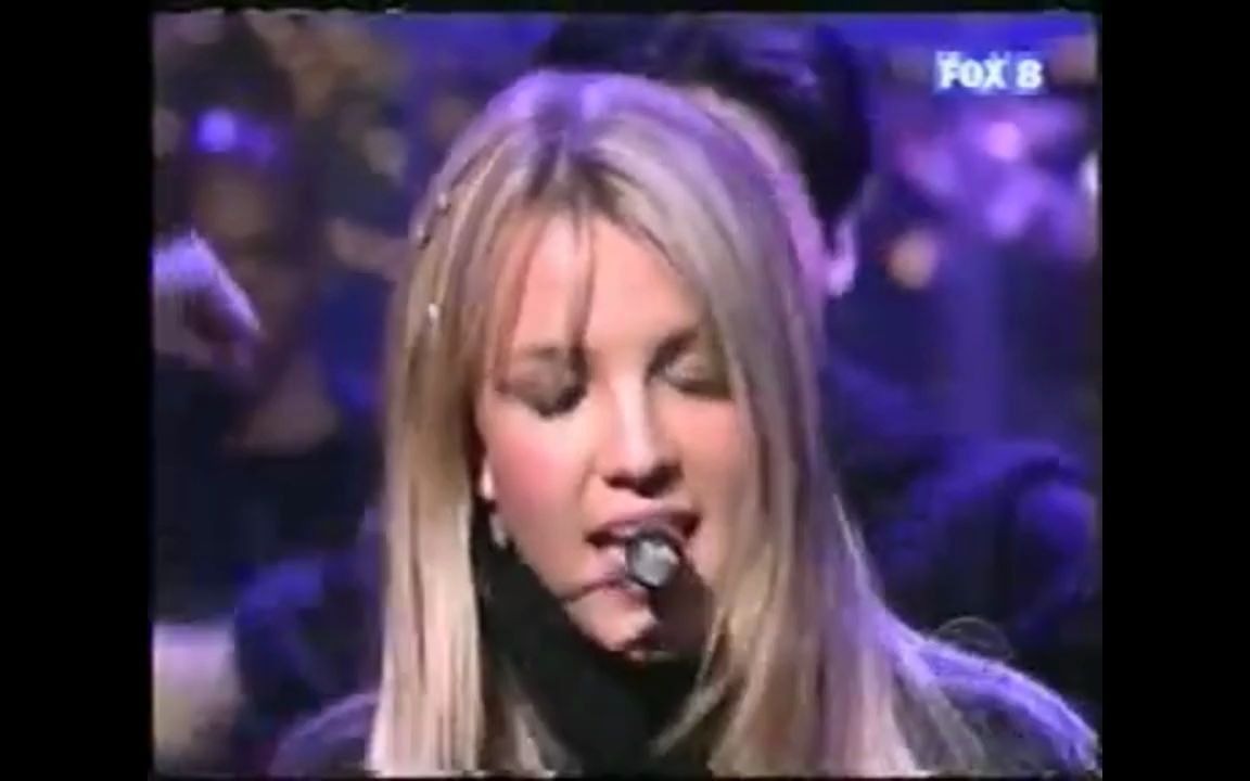 [图]【Britney Spears】...Baby One More Time （Live on D'Lettermans Show）