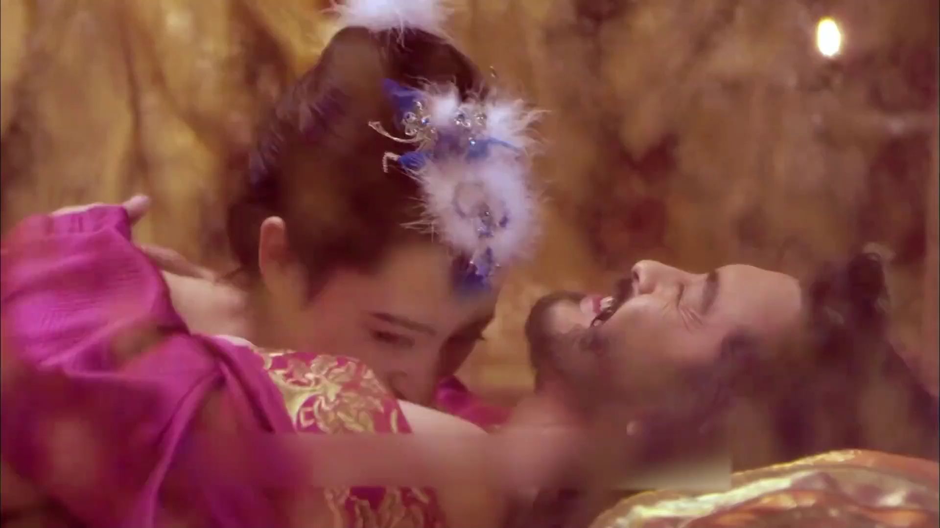 杨广沉溺女色,哪料宇文化及阳奉阴违竟敢欺骗他,放走窦明德暗地为家族