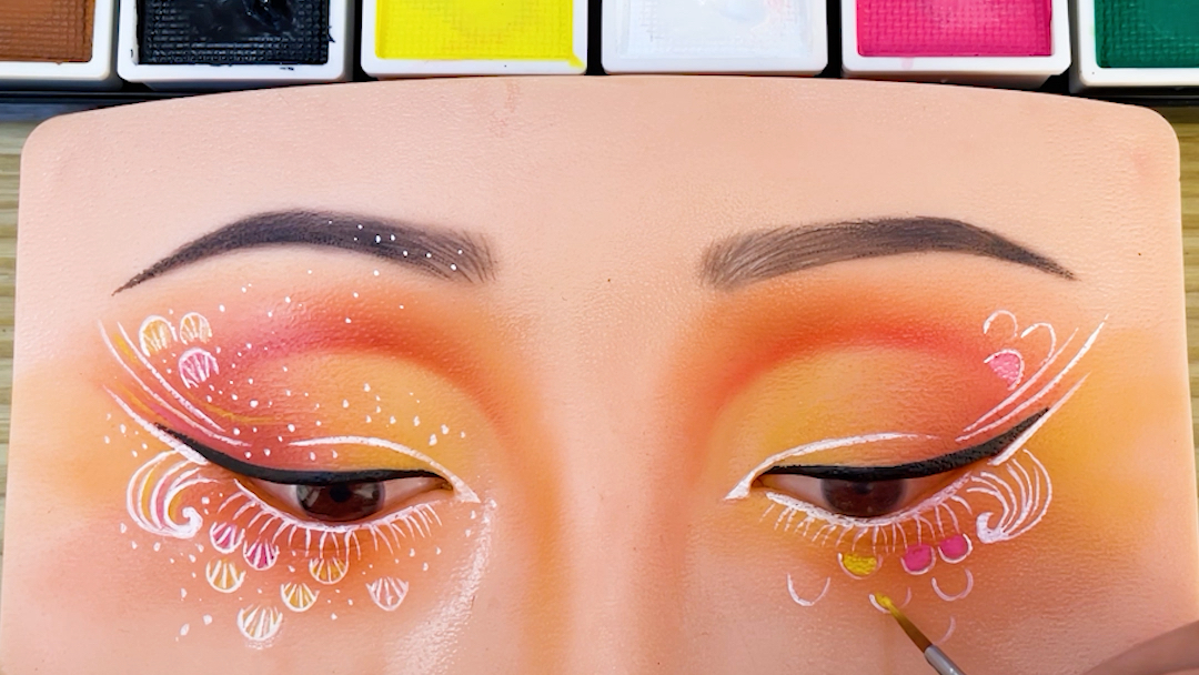 十大古风眼妆教程之新年锦鲤妆容画法