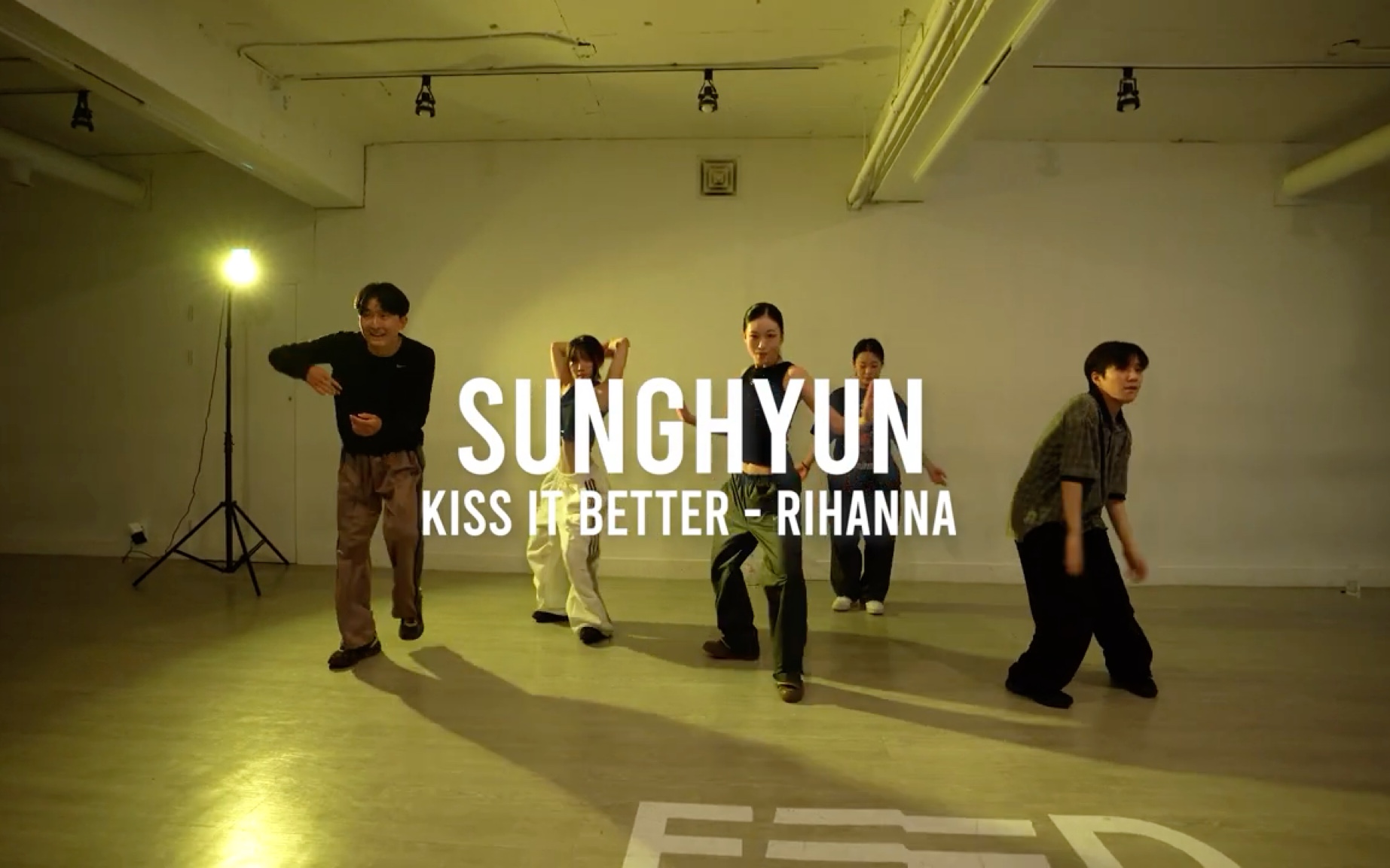 [图]Kiss It Better - Rihanna | SUNGHYUN Choreography