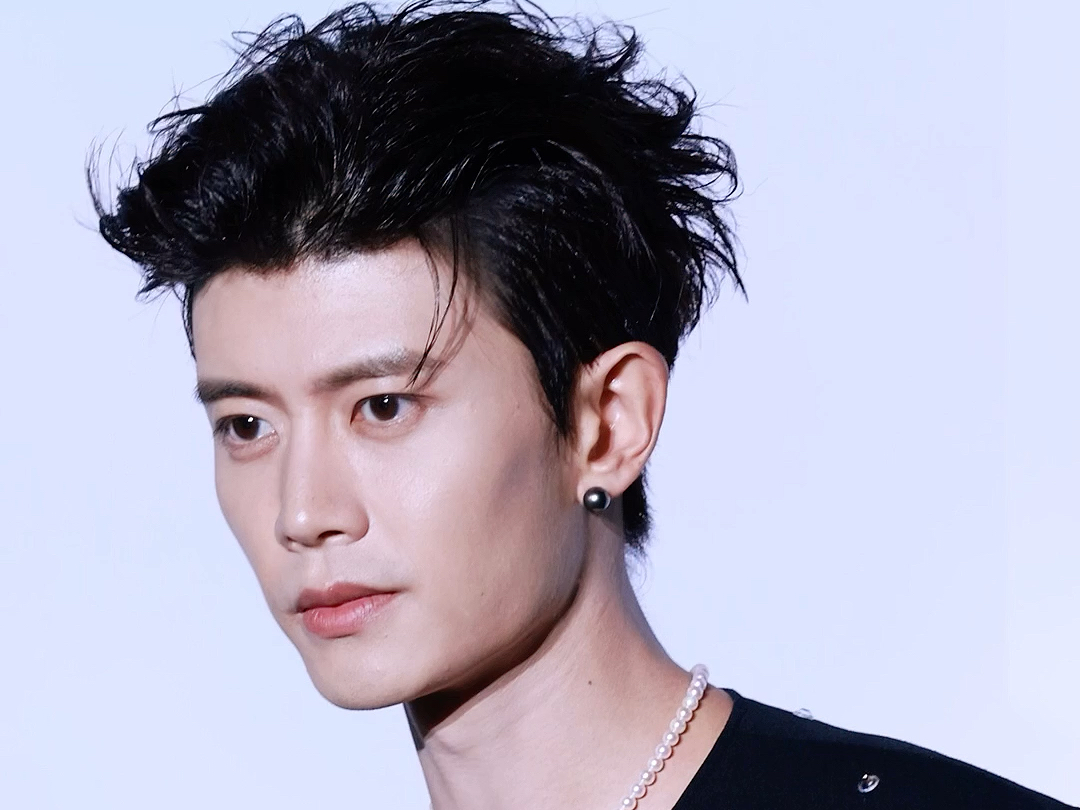 任嘉伦 黑西装大背头 帅的好狂野 #tasaki