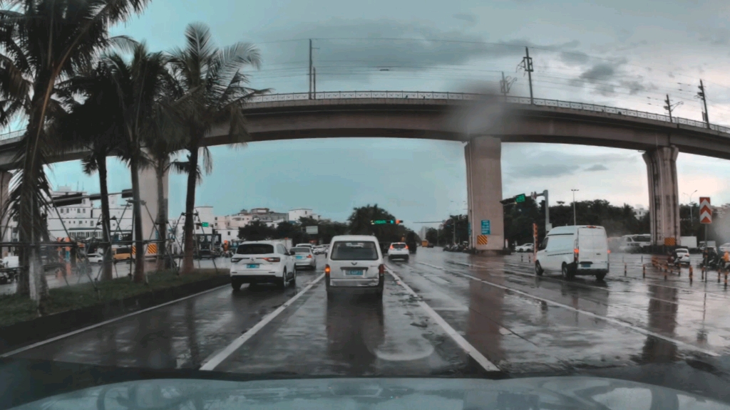 [图]问界M5记录，看窗外的风景，等下完这场雨。