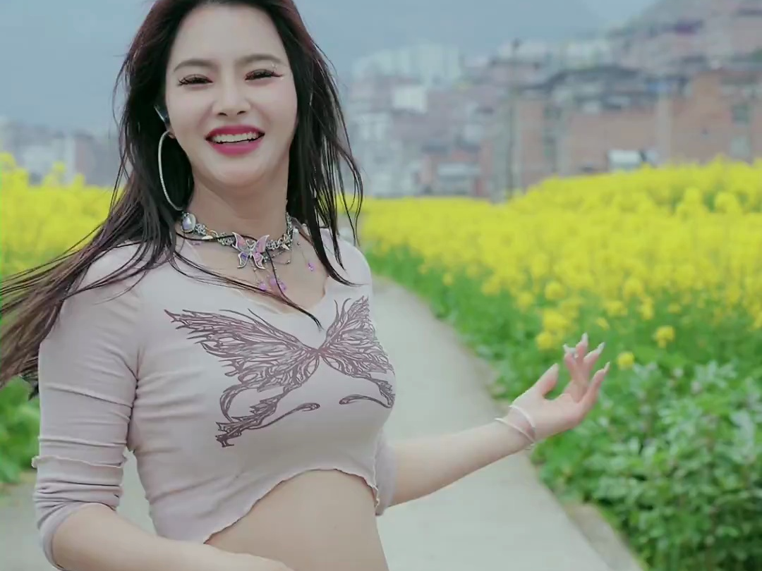 抖音不笑大妈=抖音笑得很魔性的大妈是谁