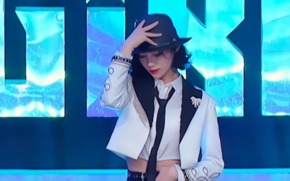 许佳琪的初舞台有多帅请收下我的膝盖