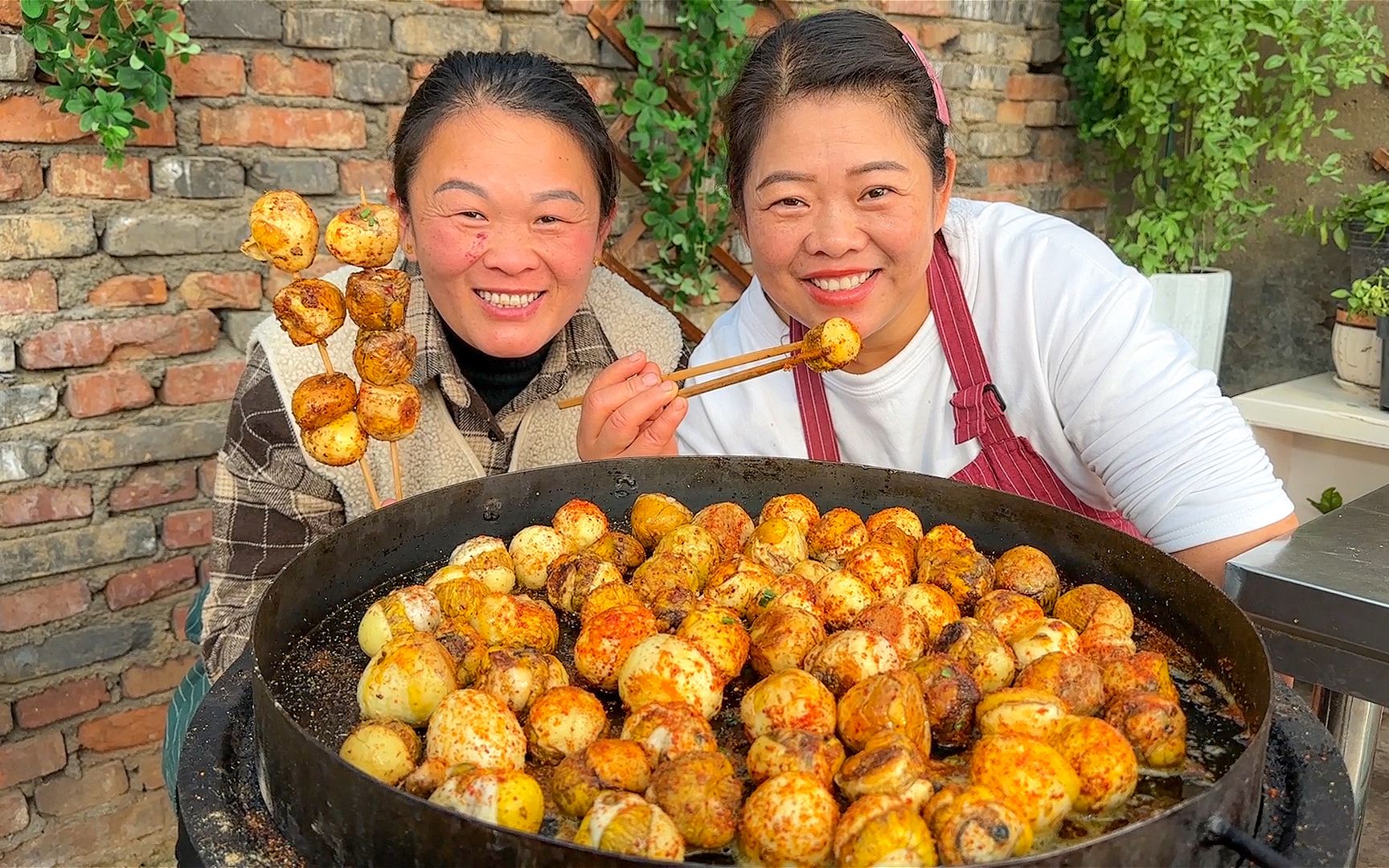60块买了三板毛鸡蛋,姐俩今天安排麻辣煎毛蛋吃,又麻又辣真解馋
