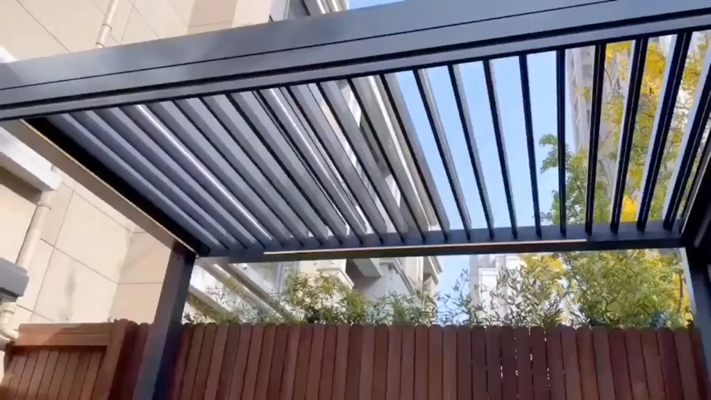 电动百叶凉亭,有些地方称为翻板凉亭,舒适度拉满的一款凉亭_哔哩哔哩_