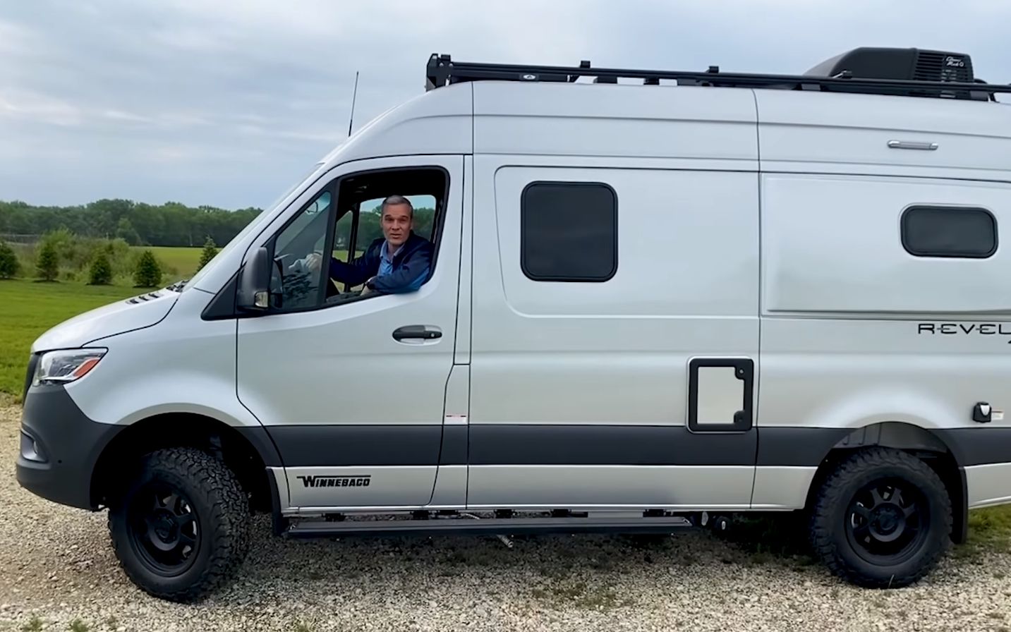 2022版winnebago revel 4x4 奔驰越野房车 - 全面讲解(字幕)_哔哩哔哩