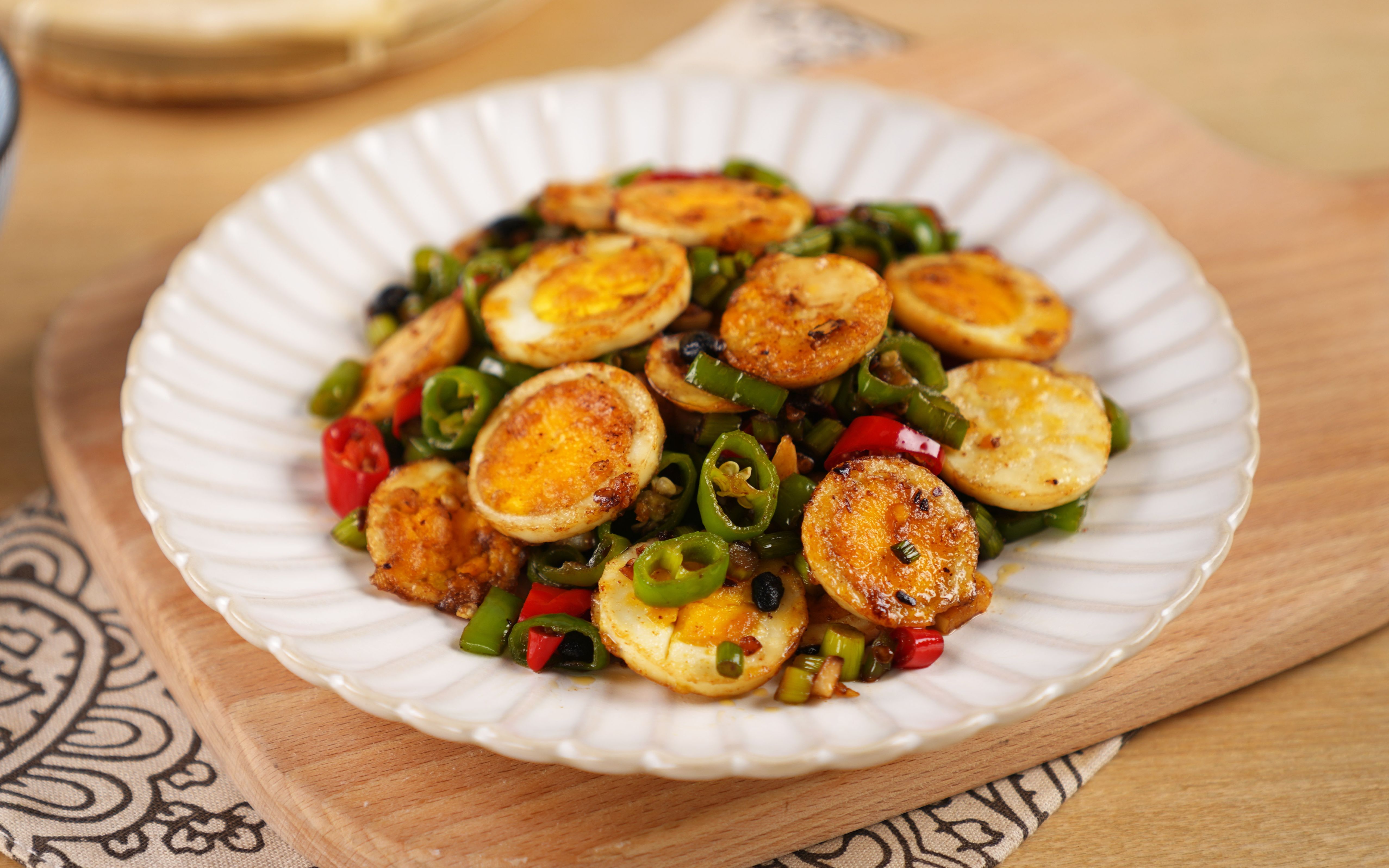 好听又好吃的金钱蛋鲜辣焦酥