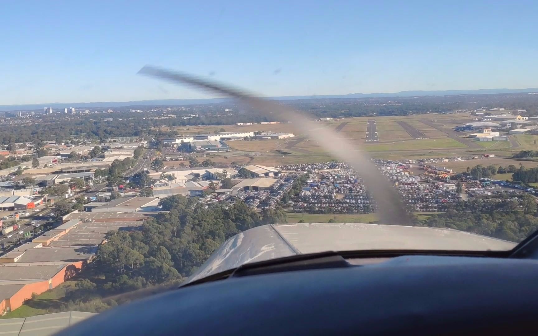 飞行员舒克周在悉尼派铂pa28四边转五边降落
