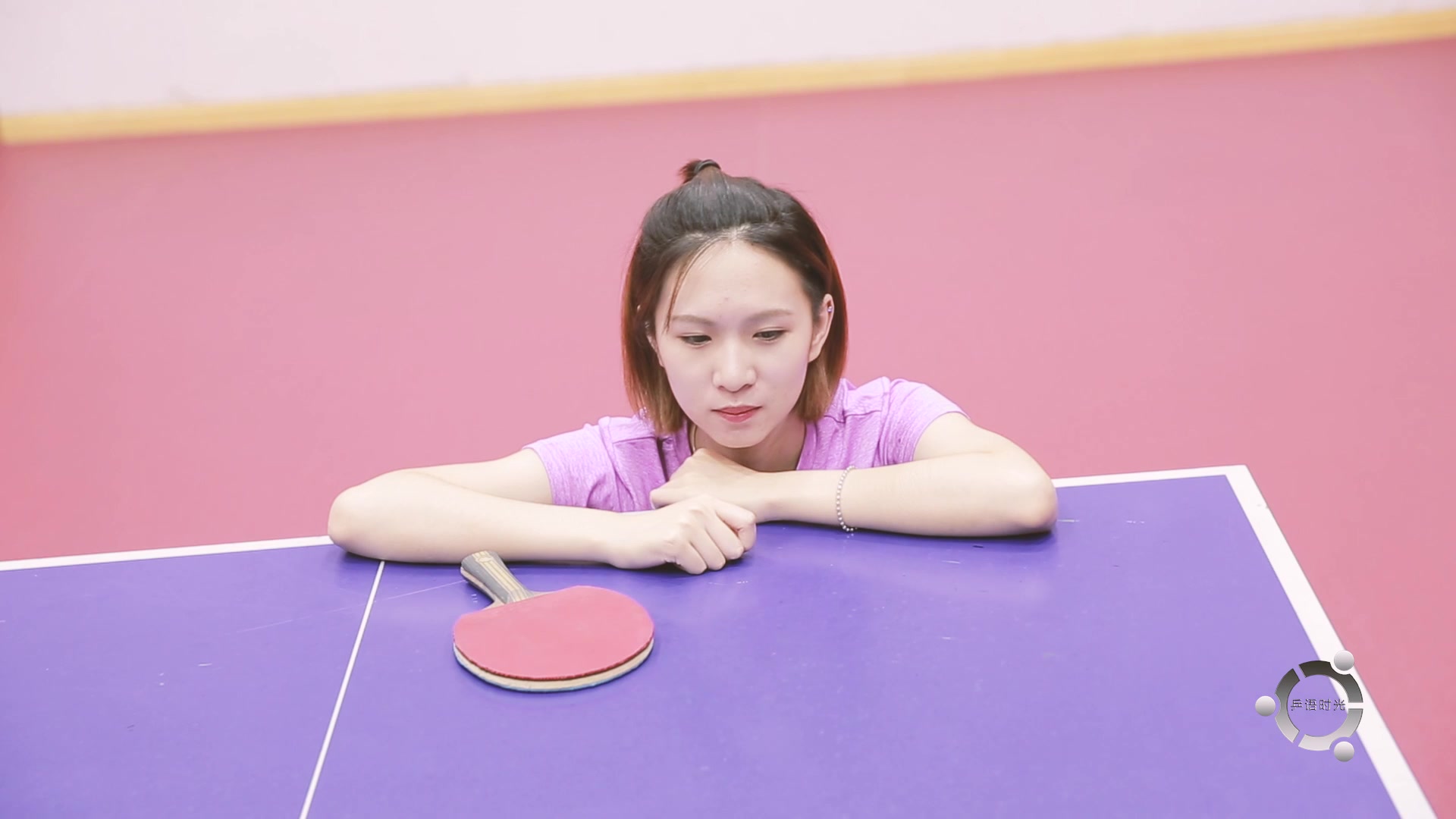 美女乒乓球教学反手推挡及反手拉球的关键技巧动作简单清晰