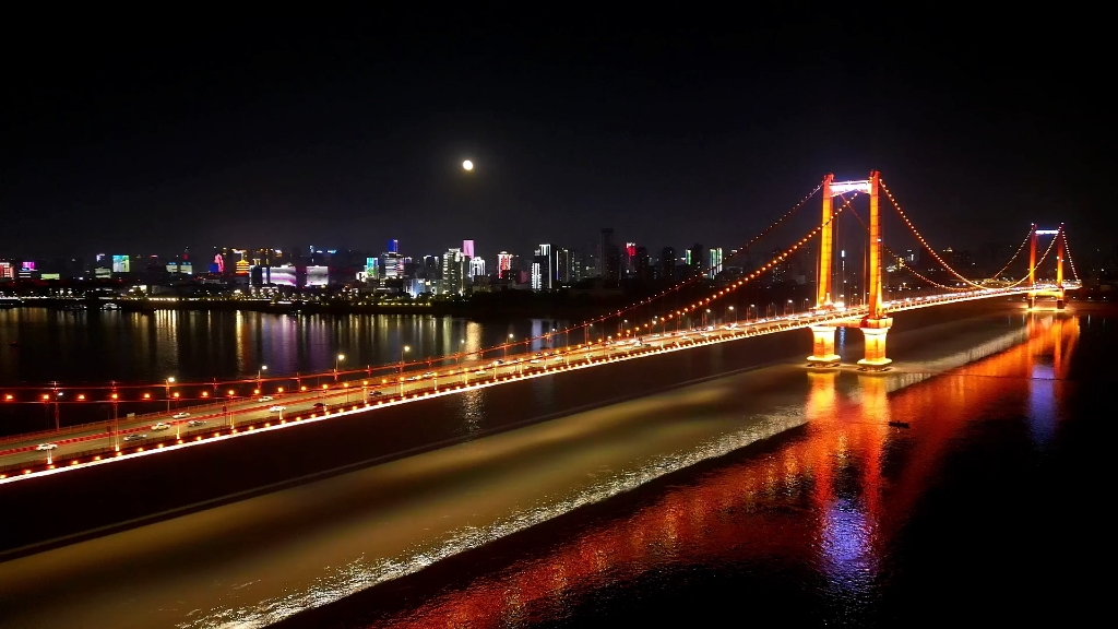 彩色的鹦鹉洲长江大桥灯光秀好绝#夜景 #女飞手#夜景街拍