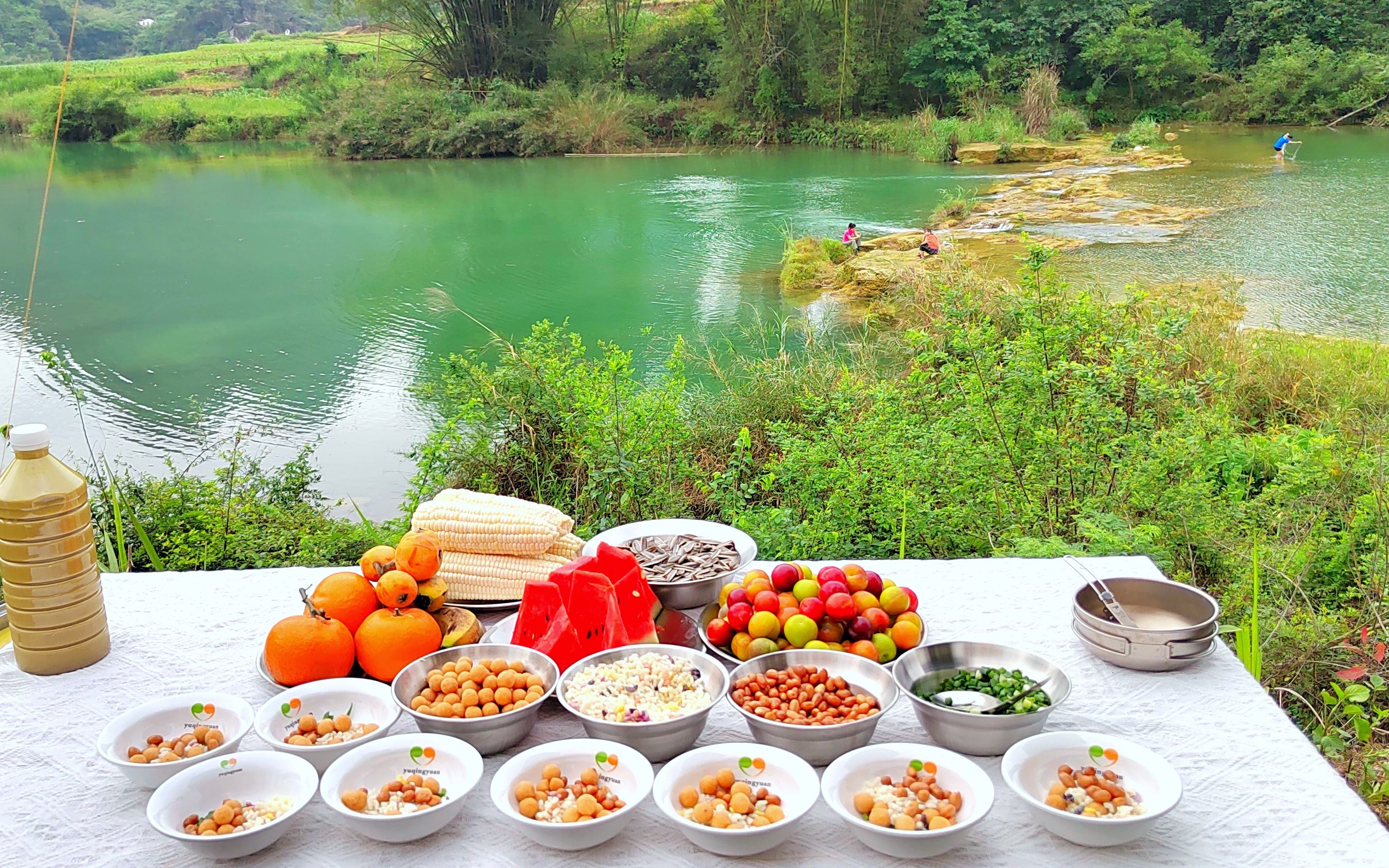 露营就要美食就要唱够喝够就要疯狂