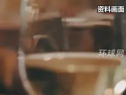 Download Video: 村妇女主任凌晨下车被拖拽身亡，亲属称“被喊去喝酒”出的事，警方介入