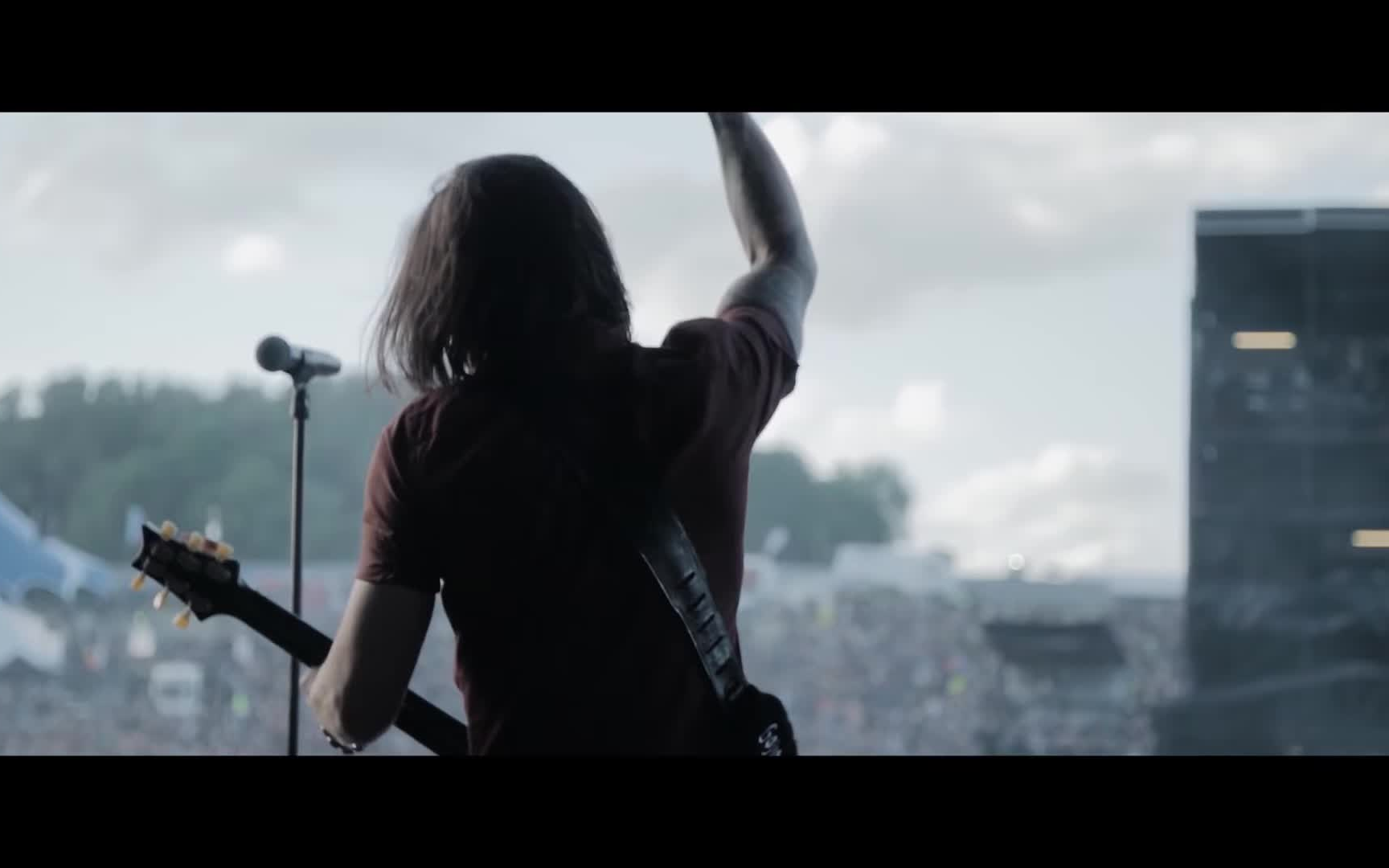 [图]【Alter Bridge】The Other Side Live (Official Video)