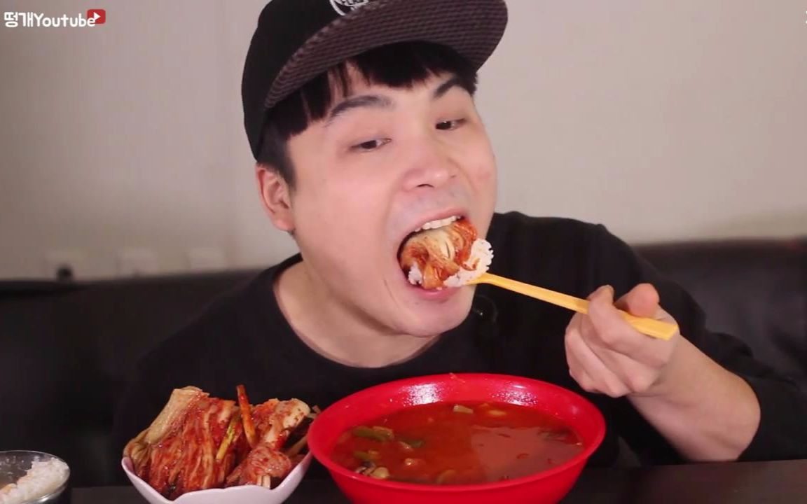 韩国吃播吧唧嘴豪放派吃播donkey兄弟吃炒部队锅油豆腐锅玉米片海鲜饭