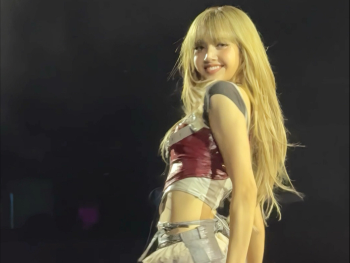 妈妈咪呀她在看着我跳舞诶 Lisa BLACKPINK 20250713 LA场演唱会 Forever Young